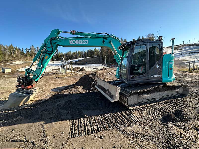 OS Kaivin Kobelco kaivinkone.