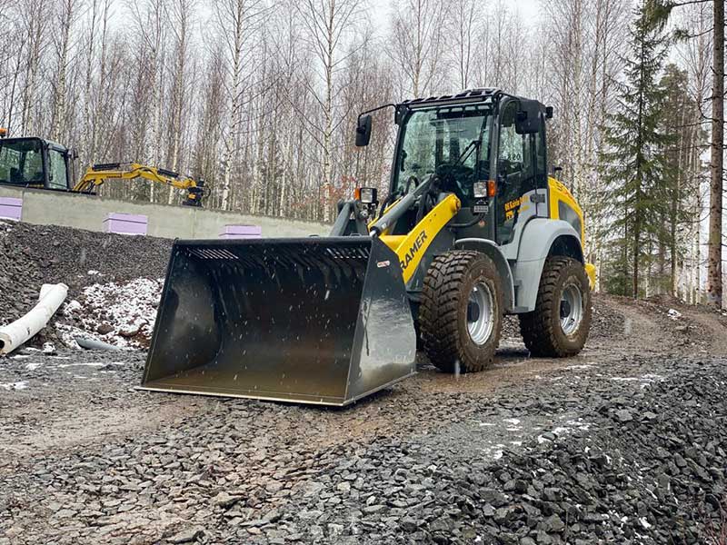 OS Kaivin Oy:n pyöräkuormaaja.